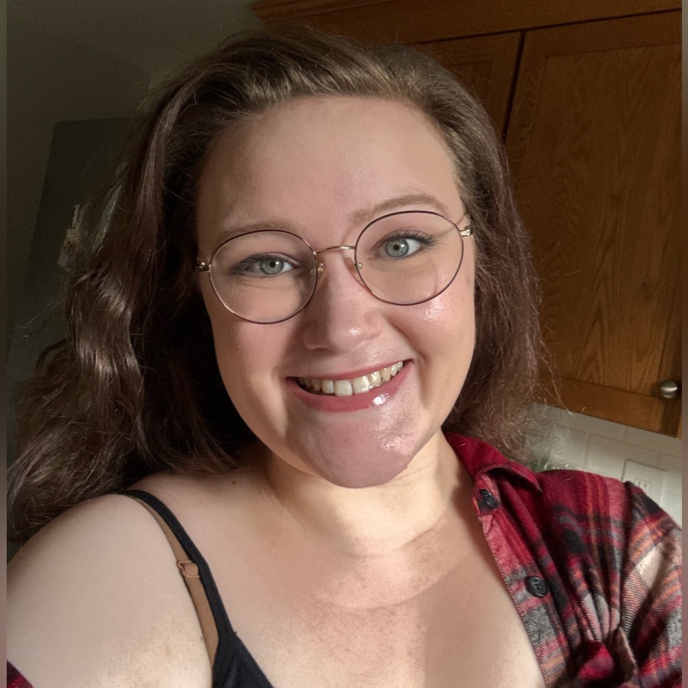 Meet your Posher, Caitlin